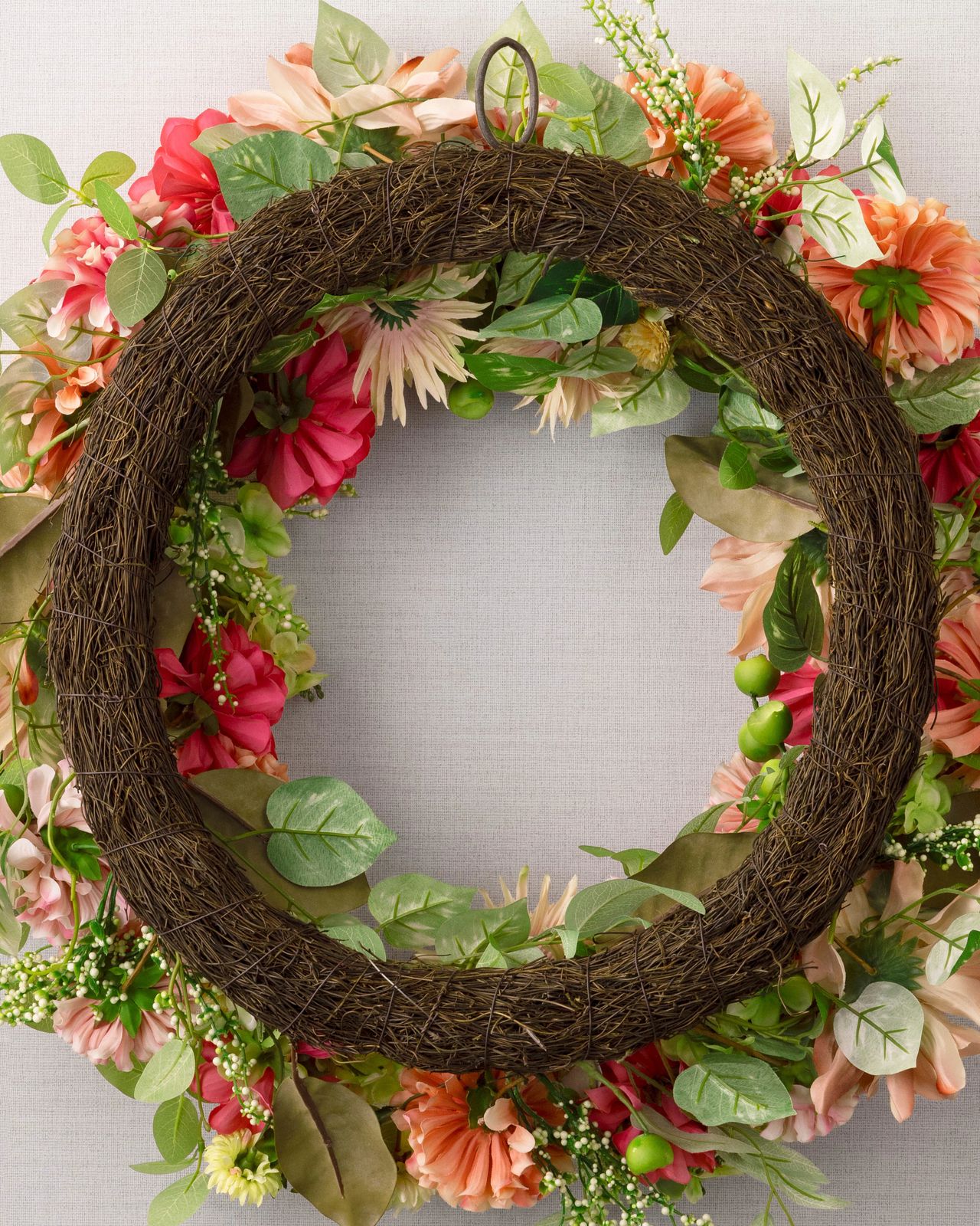 Guirlanda com flores artificiais 60cm