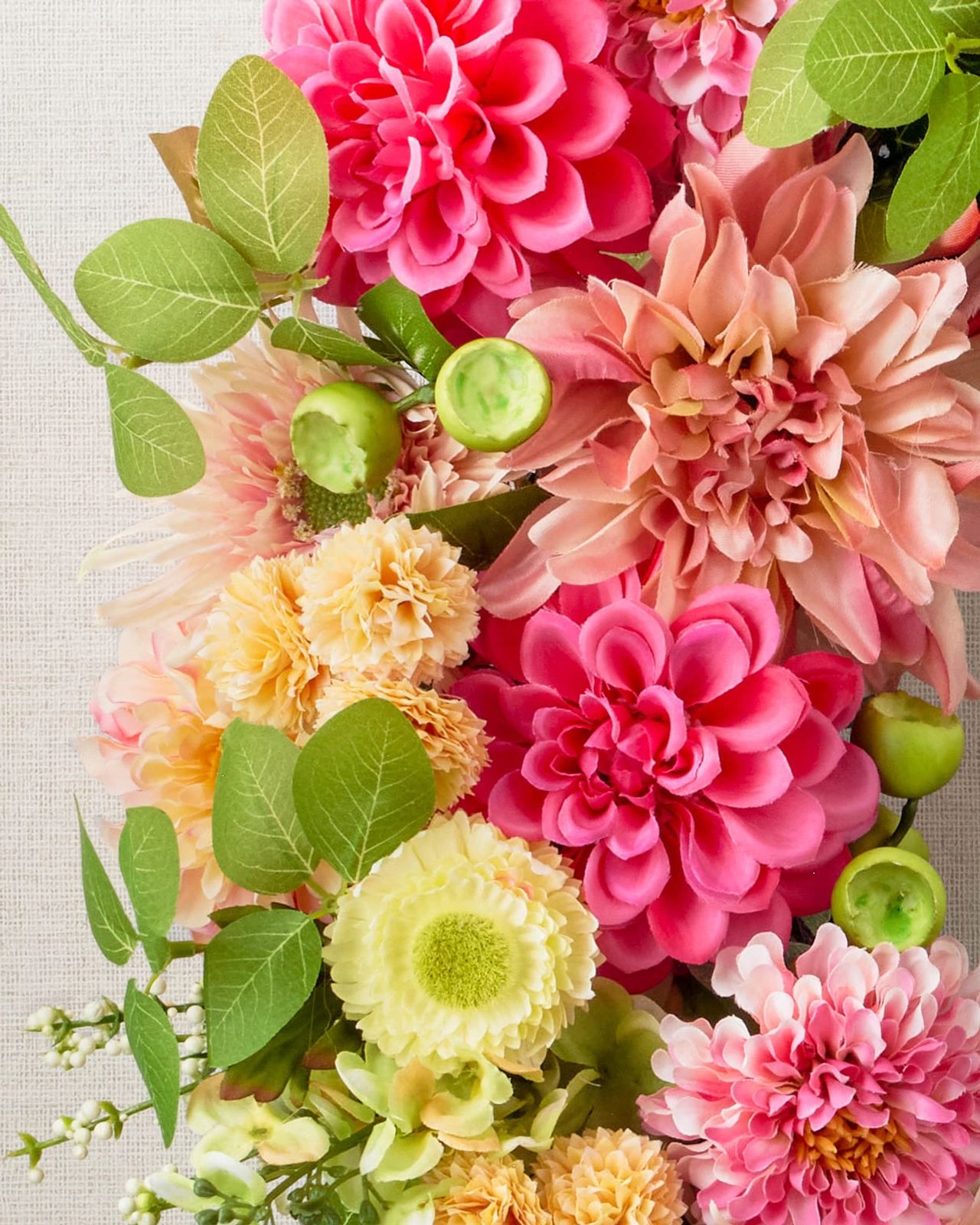 Guirlanda com flores artificiais 60cm