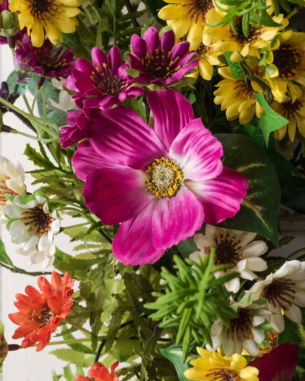 Guirlanda com flores artificiais 60cm