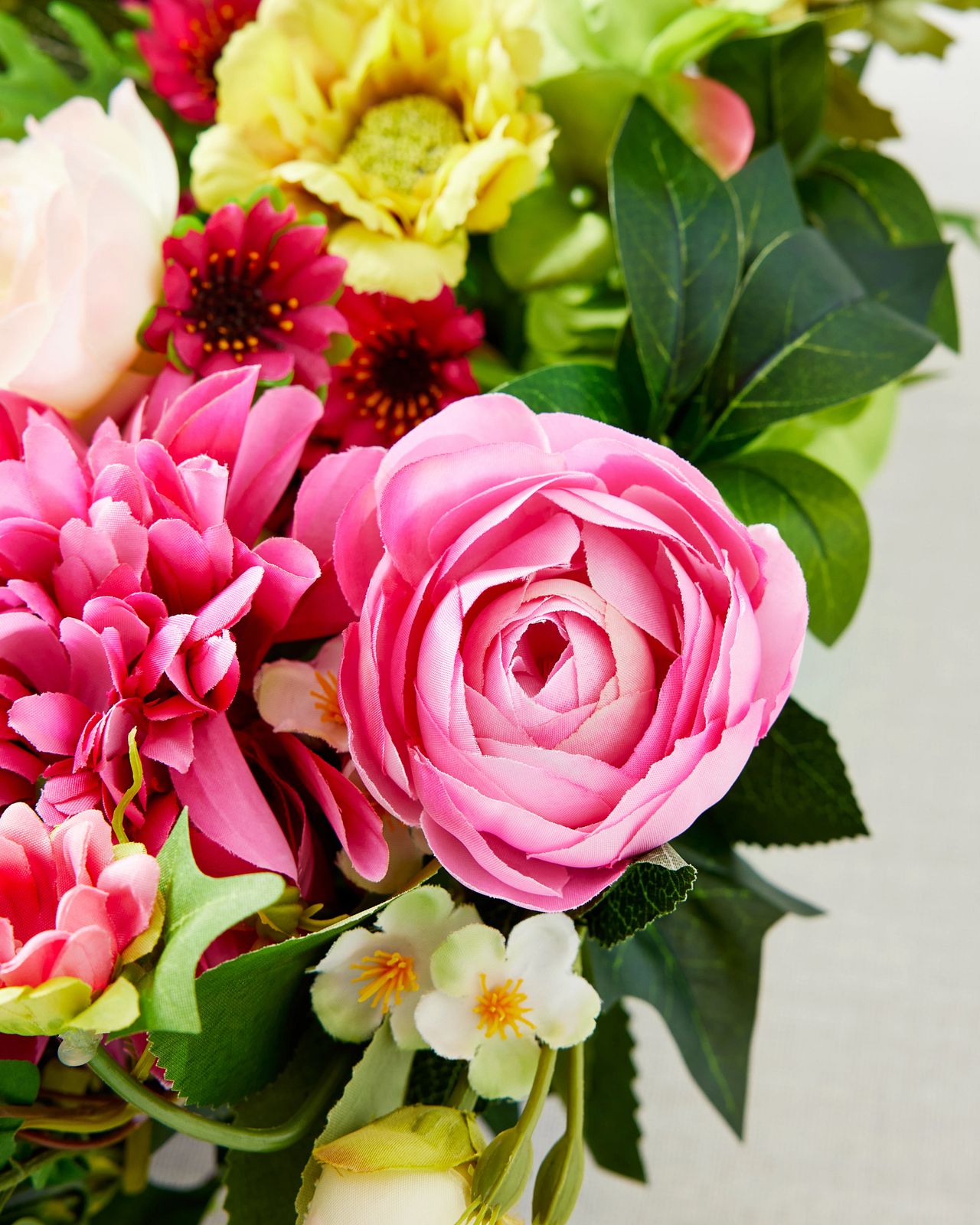 Guirlanda com flores artificiais 60cm