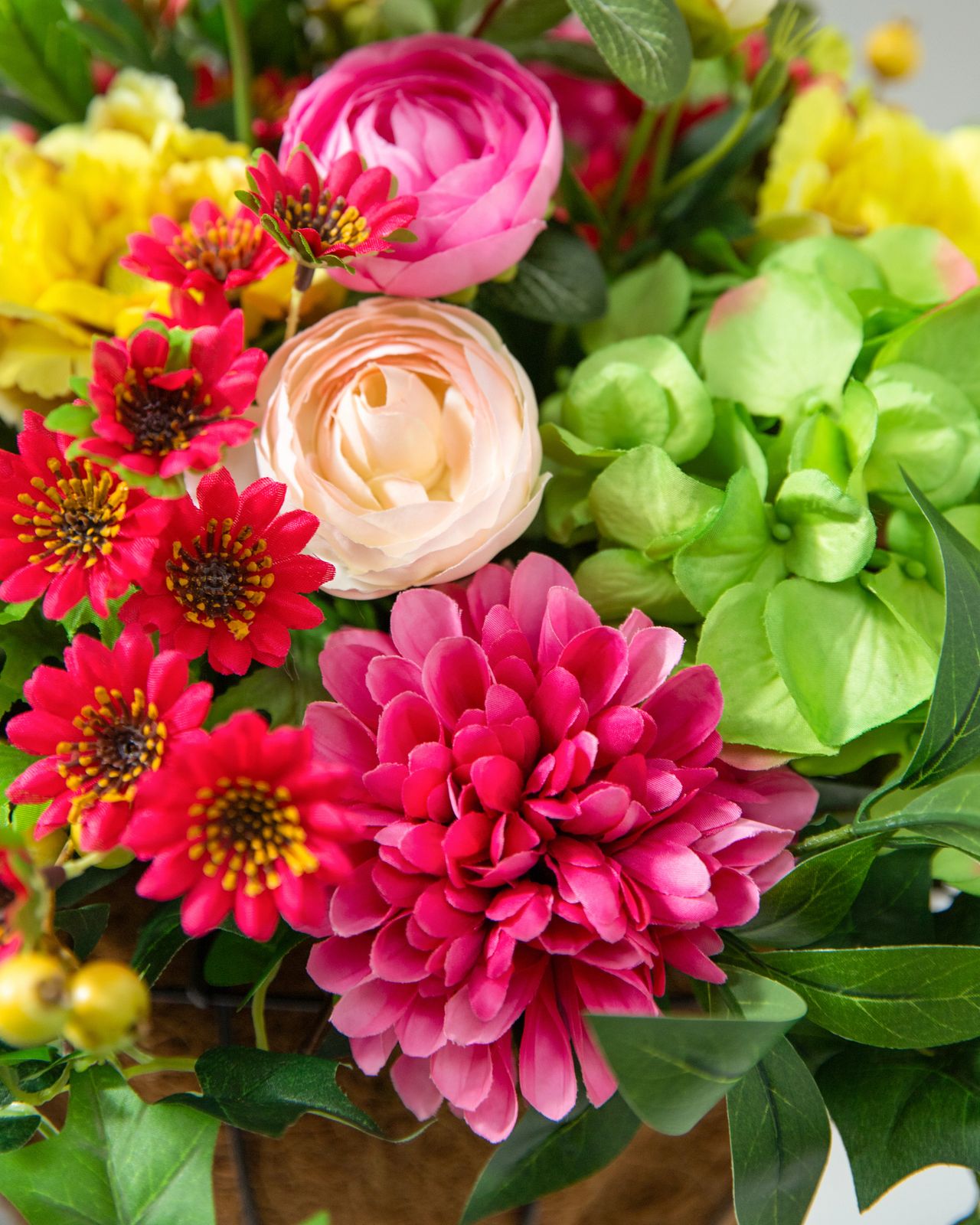 Guirlanda com flores artificiais 60cm