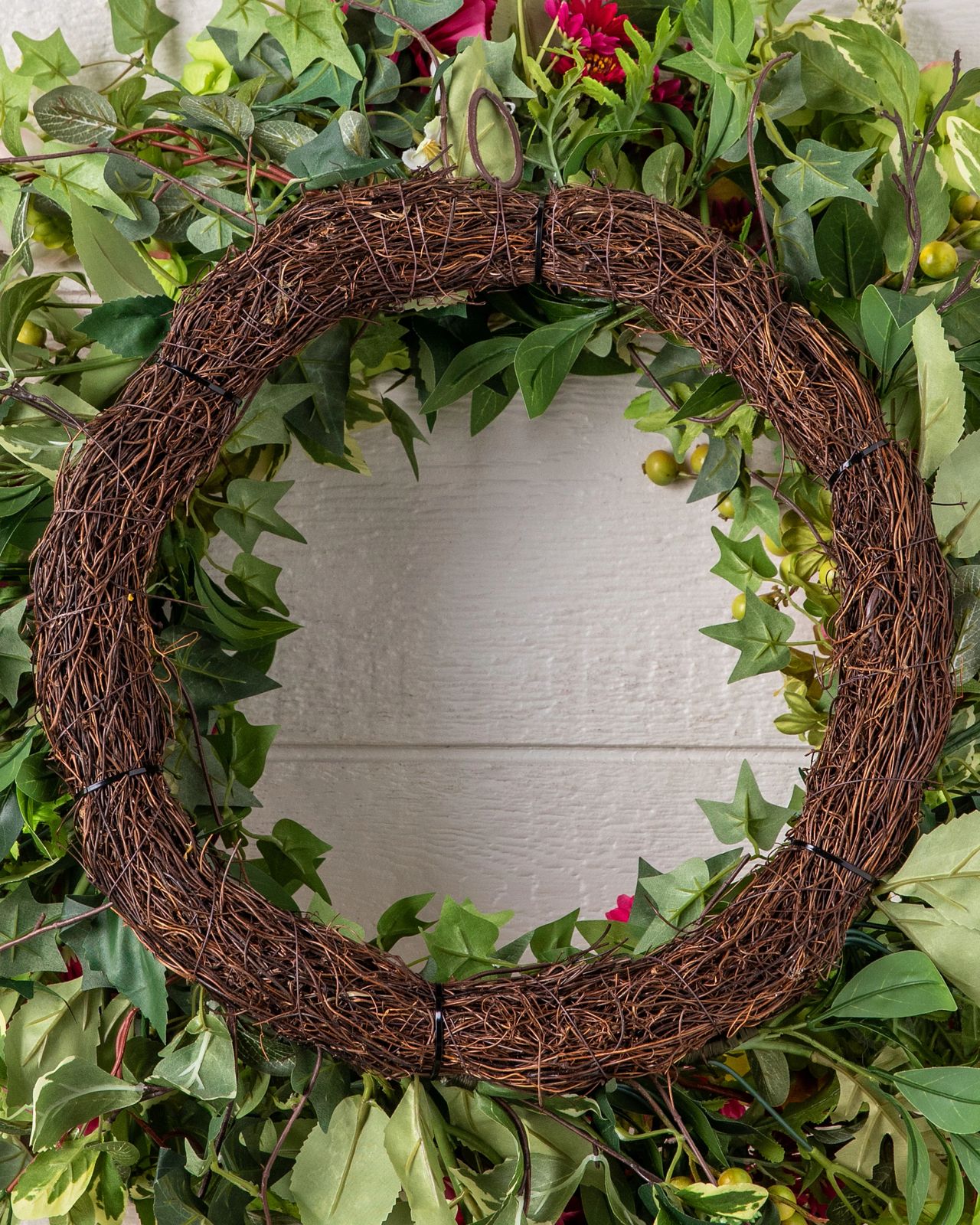 Guirlanda com flores artificiais 60cm