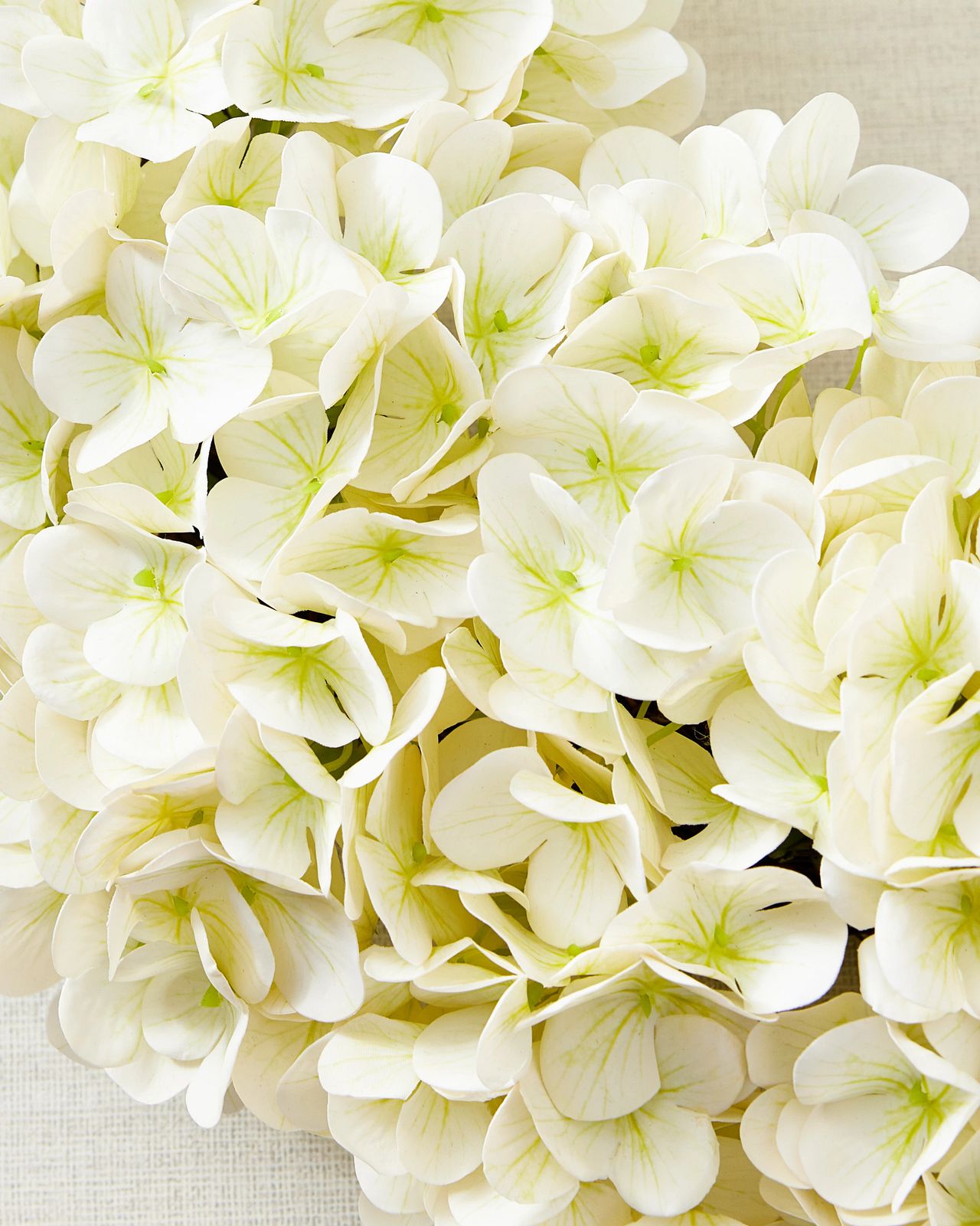 Guirlanda com flores artificiais 60cm