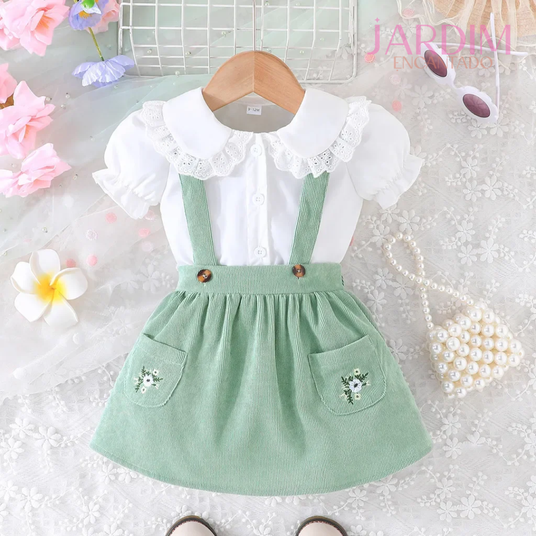 Conjunto infantil blusa branca e saia verde Roupa infantil blusa branca e saia verde com alças Conjunto infantil saia verde alças e blusa branca Look infantil blusa branca e saia verde Conjunto saia com alças verde e blusa branca criança Moda infantil blusa branca e saia verde Roupa menina saia verde alças e blusa branca Conjunto fashion infantil blusa branca saia verde Conjunto infantil elegante blusa branca e saia verde Roupa infantil combinada saia verde com alças e blusa branca