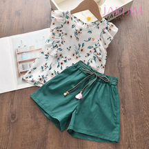 Conjunto infantil blusa branca short verde flores Roupa infantil blusa branca short verde floral Conjunto de verão infantil blusa branca e short verde estampado Conjunto menina blusa branca short verde floral Roupa infantil verão blusa branca short verde com flores Conjunto infantil blusa e short estampado de flores Moda infantil blusa branca short verde estampado Conjunto infantil menina blusa branca e short verde com flores Roupa de criança blusa branca short verde flores Conjunto infantil feminino blusa 