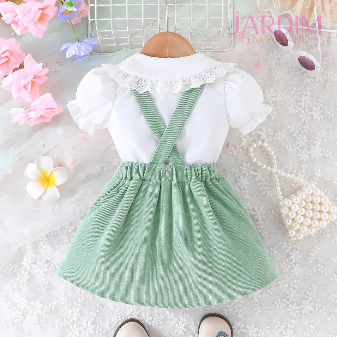 Conjunto infantil blusa branca e saia verde Roupa infantil blusa branca e saia verde com alças Conjunto infantil saia verde alças e blusa branca Look infantil blusa branca e saia verde Conjunto saia com alças verde e blusa branca criança Moda infantil blusa branca e saia verde Roupa menina saia verde alças e blusa branca Conjunto fashion infantil blusa branca saia verde Conjunto infantil elegante blusa branca e saia verde Roupa infantil combinada saia verde com alças e blusa branca