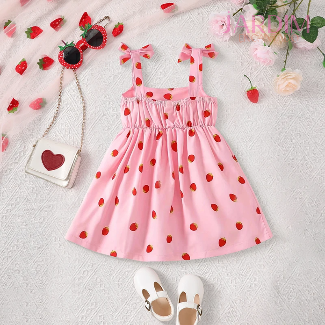 Vestido infantil rosa morango Vestido infantil estampado de morango Vestido de menina rosa com morangos Vestido infantil tema morango Vestido infantil com estampa de morangos Vestido de criança rosa estampado morango Moda infantil vestido rosa morango Vestido de bebê rosa com morangos Vestido infantil verão rosa morango Vestido de festa infantil morango rosa