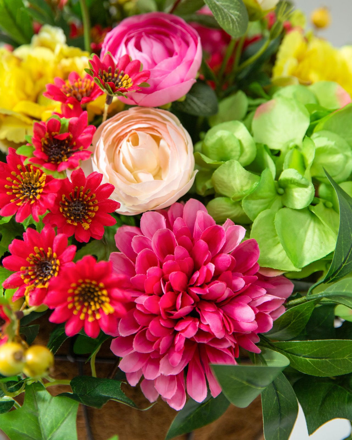 Guirlanda com flores artificiais 60cm